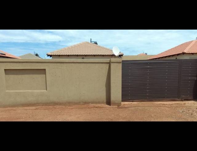 2 BEDROOM PROPERTY TO RENT IN LUFHERENG